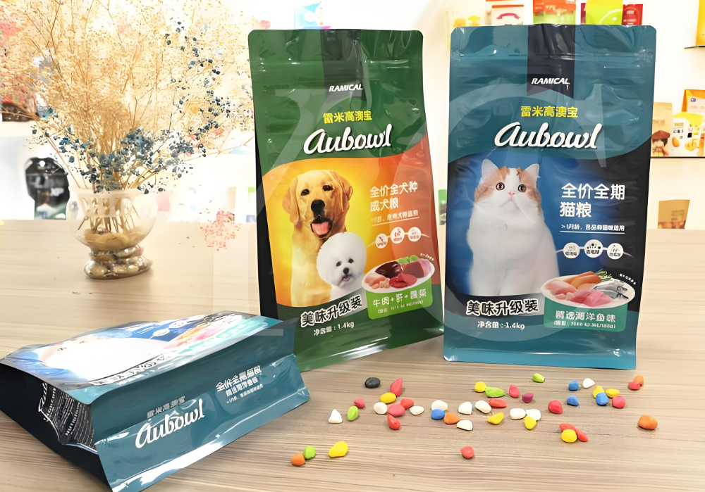 Pet food packaging bag